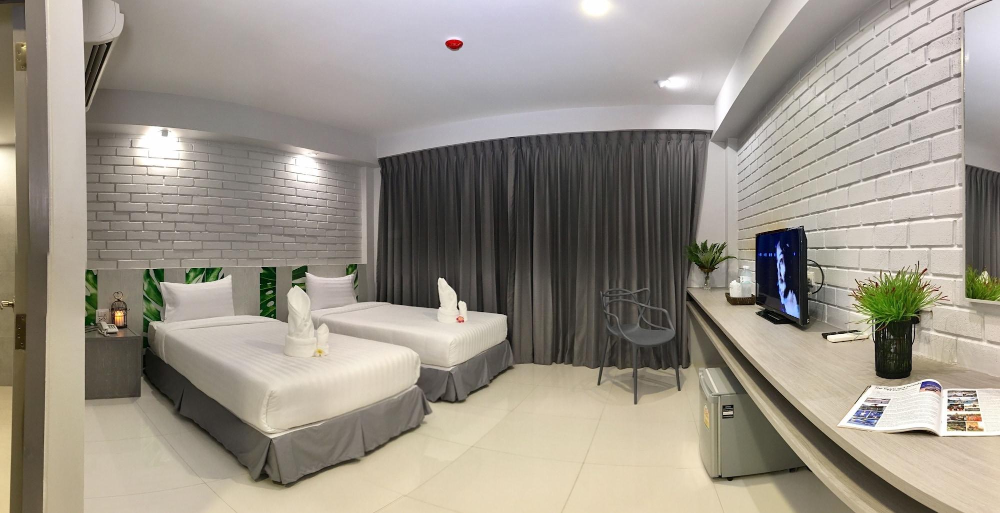 The Pat Hotel Pantai Jomtien Bagian luar foto