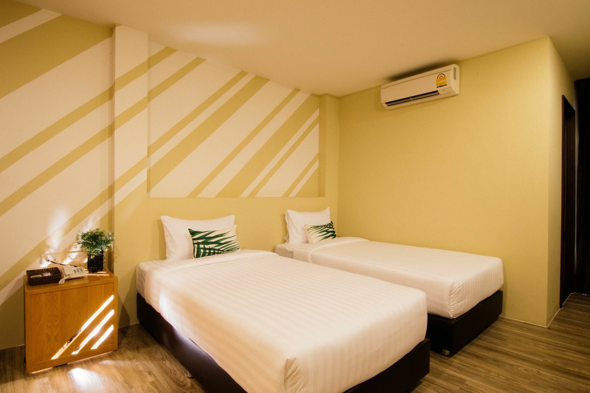 The Pat Hotel Pantai Jomtien Bagian luar foto