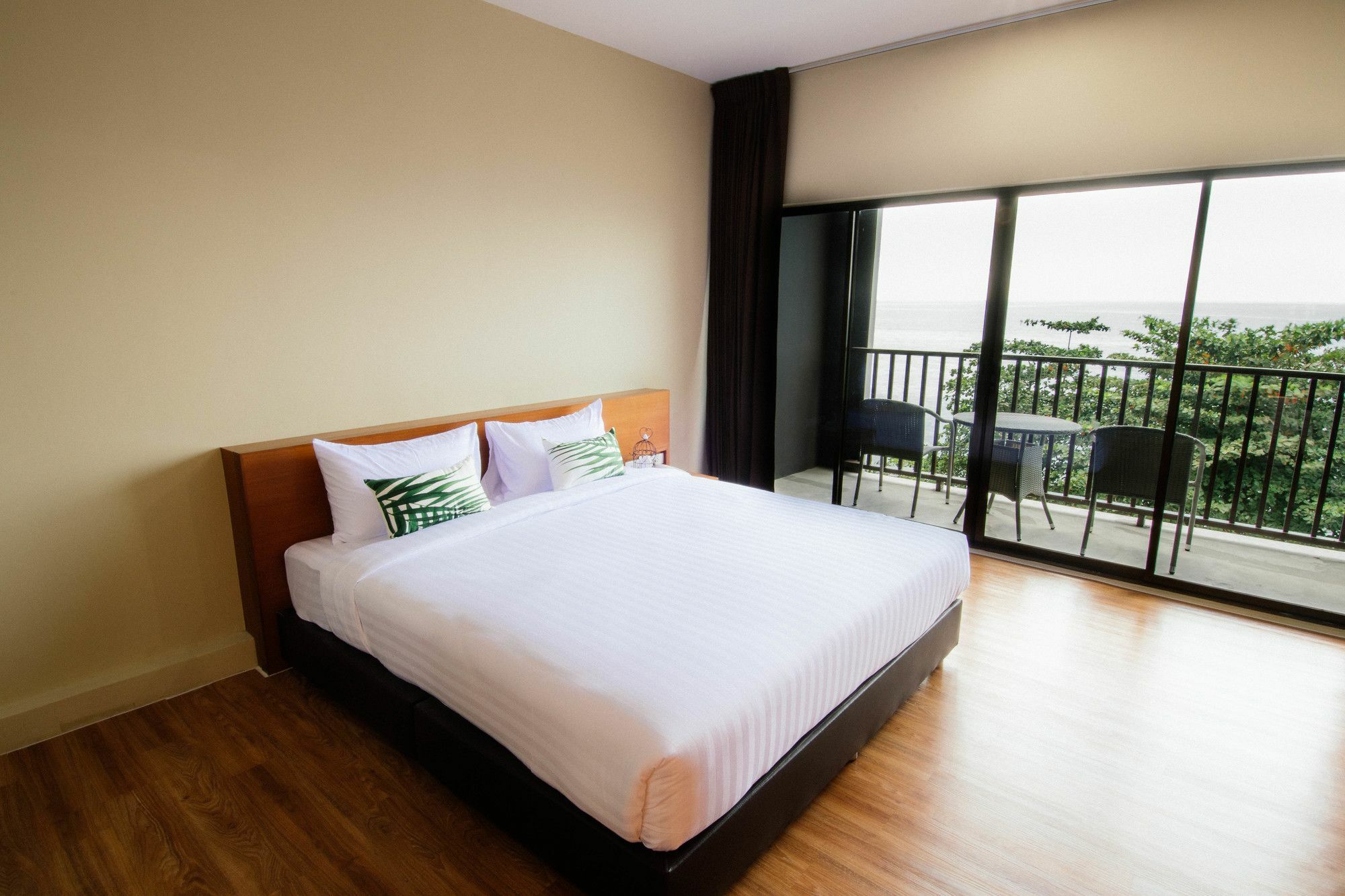 The Pat Hotel Pantai Jomtien Bagian luar foto