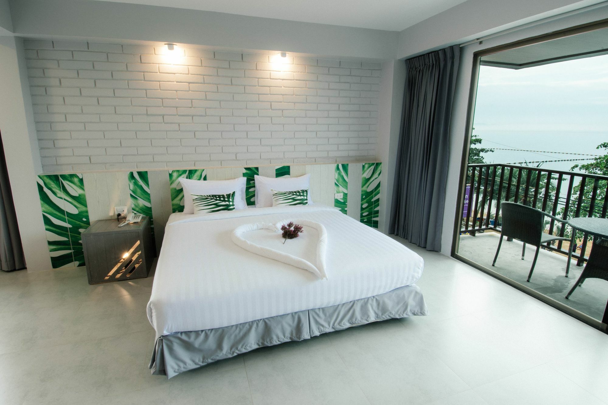 The Pat Hotel Pantai Jomtien Bagian luar foto